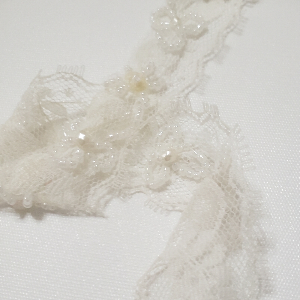 💖White laces necklace with #pearls & #sparkling